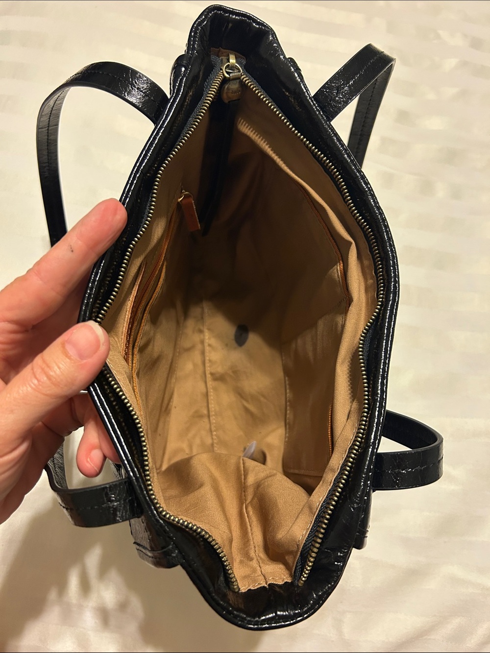 Hobo Classic Black Patent Shoulder Bag - Women's Tote - Picture 4 of 7